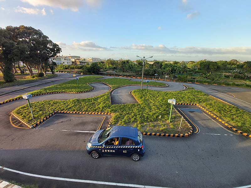 (八) 環場道路行駛