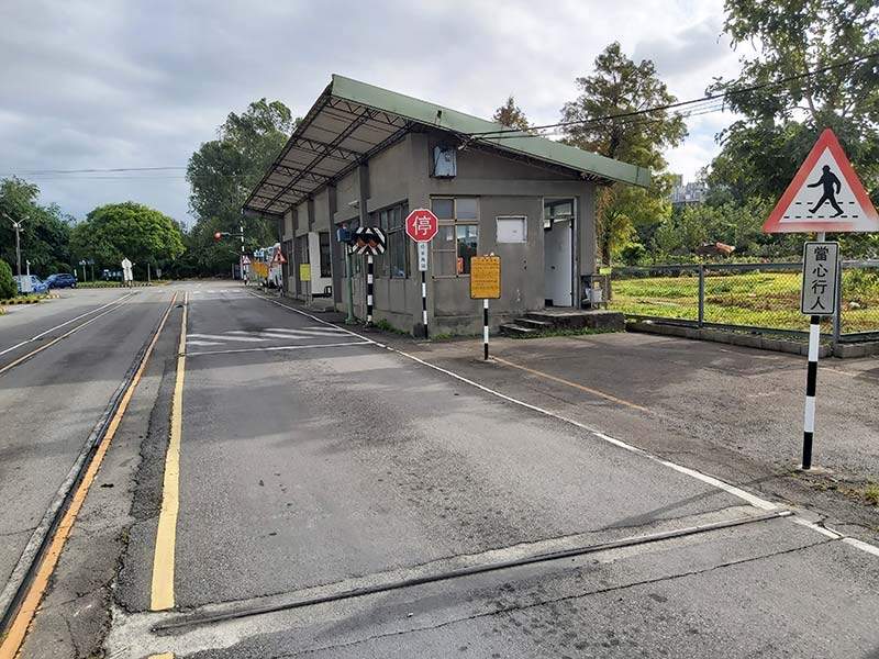 (十)斑馬紋行人穿越道線