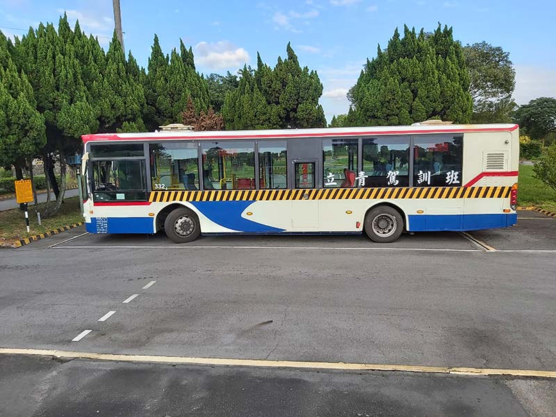 (三) 平行路邊停車