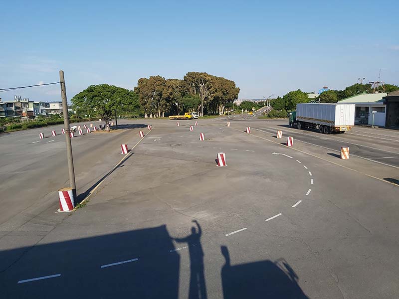 (六) 聯結車曲線前進