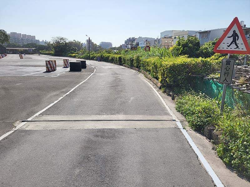 (七) 斑馬紋行人穿越道線